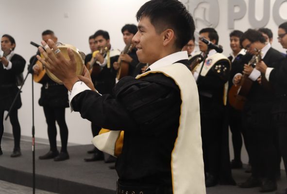 presentacion-de-la-tuna-pucp-por-el-dia-de-la-madre-29042026123348