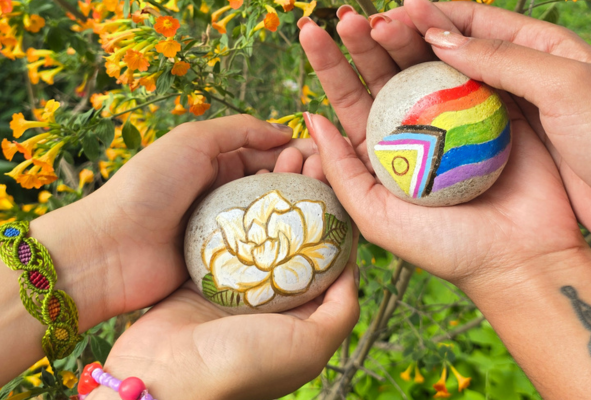 Gardenias para recordar: Intervención en el Jardín de la Memoria y la Diversidad
